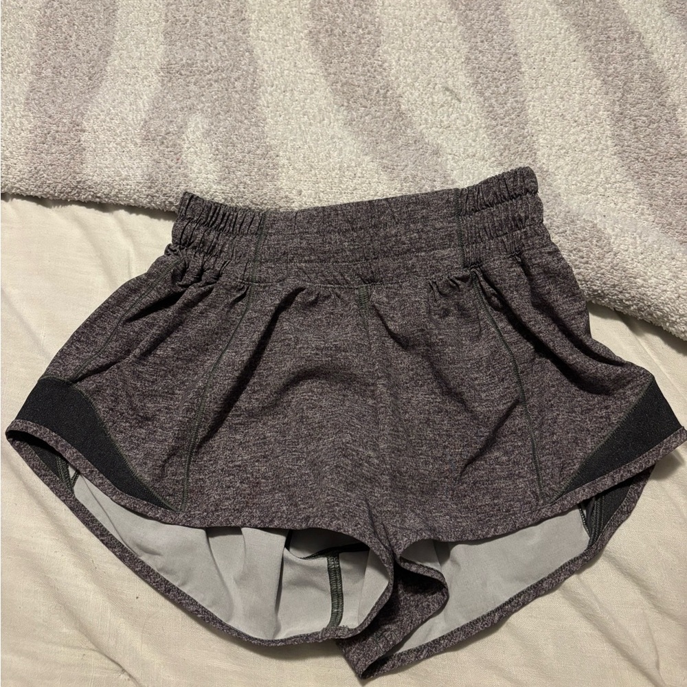 Lululemon Shorts Hotty Hot 2.5